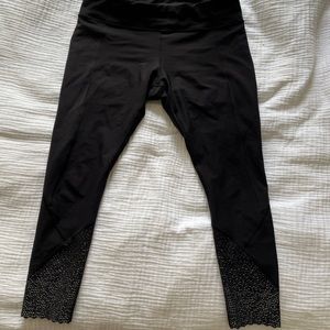 Lululemon tight stuff scalloped 25” Size 12